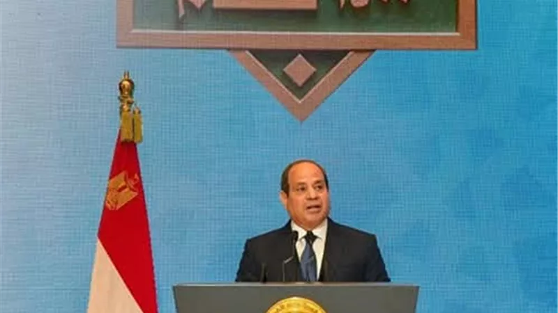 الرئيس السيسي يكرم شخصيات علمية ودينية ويمنح وسام العلوم والفنون