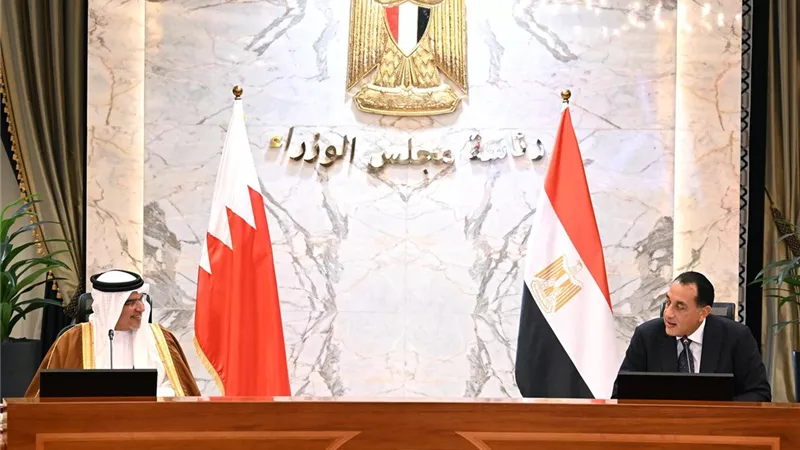 رئيس الوزراء وولي عهد البحرين يترأسان جلسة مباحثات موسّعة
