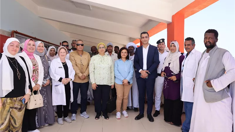 المستشارة أمل عمار تتفقد النادي النسائي والوحدة الصحية بـ