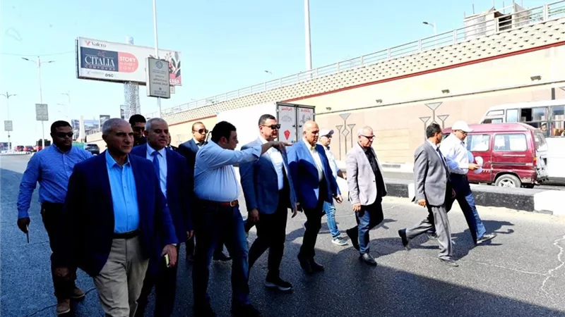 وزير الإسكان يبدأ جولة تفقدية بمدينة العبور