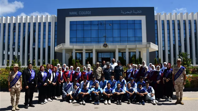 طلاب جامعة دمنهور في أروقة الكلية البحرية