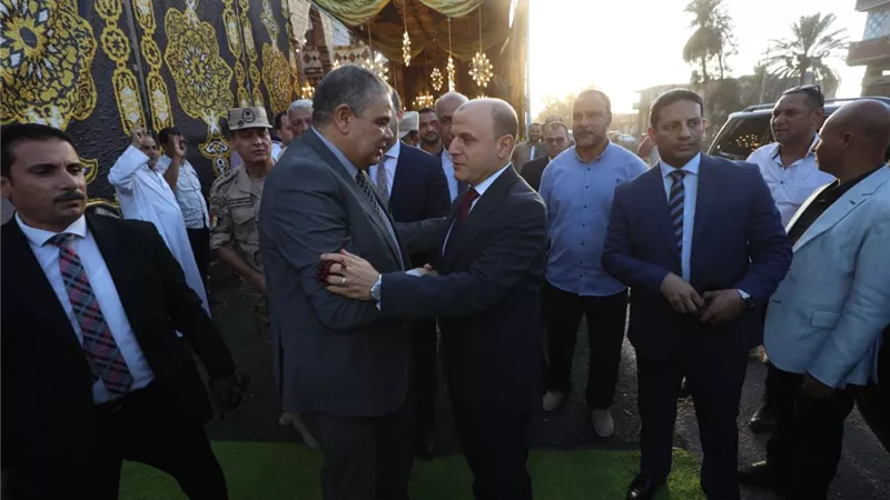محافظ كفرالشيخ يقدم واجب العزاء في وفاة والدةرئيس الجامعة السابق