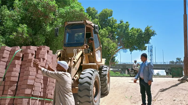 رئيس مركز ومدينة البياضية بالأقصر يتابع أعمال تطوير منطقة رواج