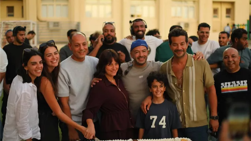بعد انطلاق تصويره.. تفاصيل مسلسل سنجل ماذر فاذر