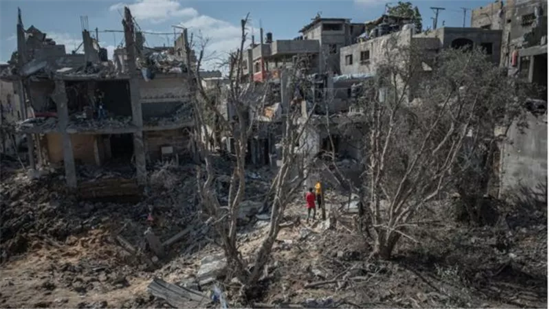 غزة: مقتل صحفي وعشرات الفلسطينيين في قصف إسرائيلي على القطاع