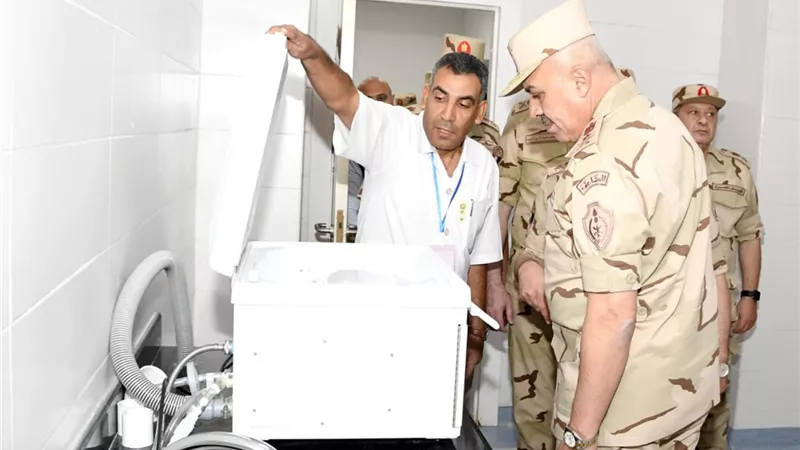 الفريق أحمد خليفة يتفقد المنظومة التعليمية بالمعاهد العسكرية التخصصية