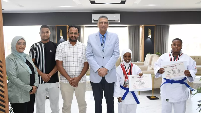 محافظ أسوان يكرم أبطال الجودوالفائزين بالبطولة العربية