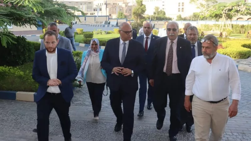 محافظ القليوبية يتفقد مدرسة إيجيبت جولد للتكنولوجيا التطبيقية بالعبور