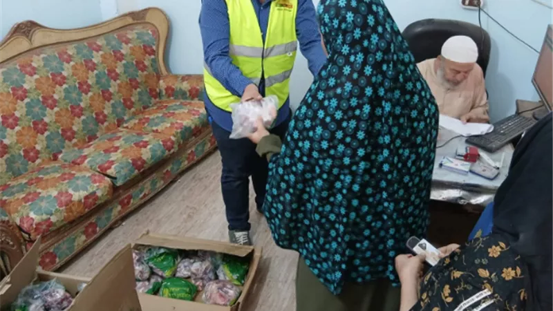 بنك الطعام المصري و مؤسسة نهضة بني سويف يواصلان توزيع اللحوم