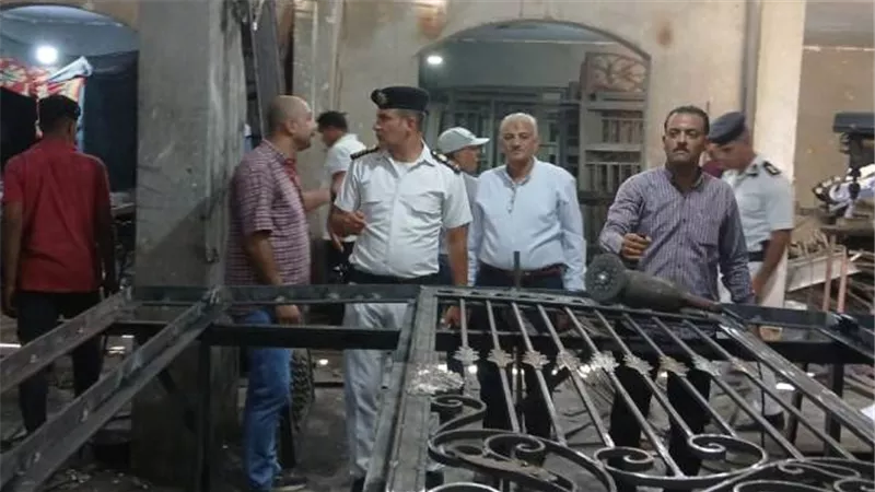 جهاز حدائق العاشر يضرب بيد من حديد على المخالفات والإشغالات.. بالصور