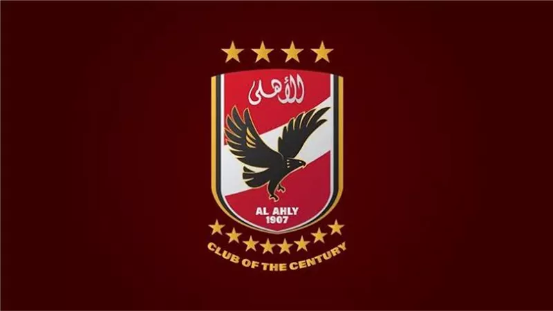 رسميا .. الأهلى يعلن تجديد عقد نجم الفريق