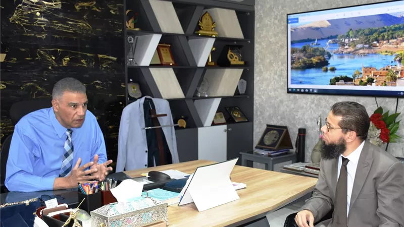 محافظ أسوان يشدد على تكثيف الحملات التموينية وضبط الأسواق