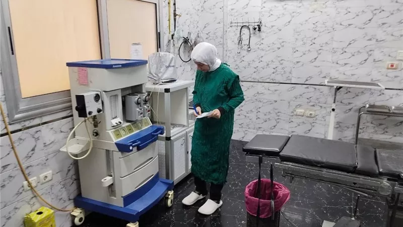 ١٠ تراخيص تشغيل وإنذار ٢١ منشأة طبية بالبحيرة