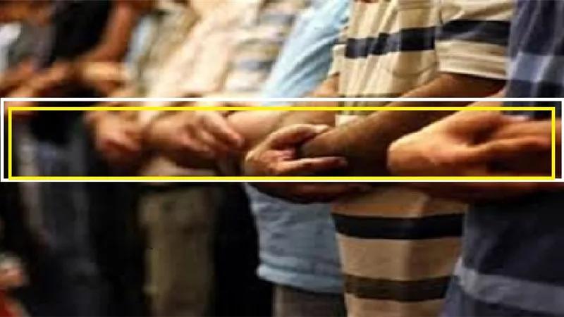 الإفتاء توضح: كيفية وضع اليدين أثناء قراءة الفاتحة في الصلاة