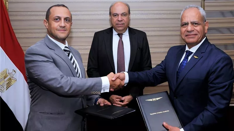 بروتوكول بين القابضة للمطارات والأكاديمية المصرية لعلوم الطيران