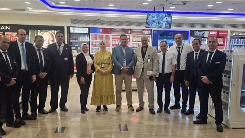معبد يتفقد فرع الأسواق الحرة بمطار شرم الشيخ