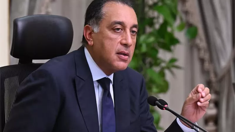رئيس الوزراء يبدأ جولة تفقدية بعدد من مشروعات إعادة إحياء مناطق القاهرة التاريخية