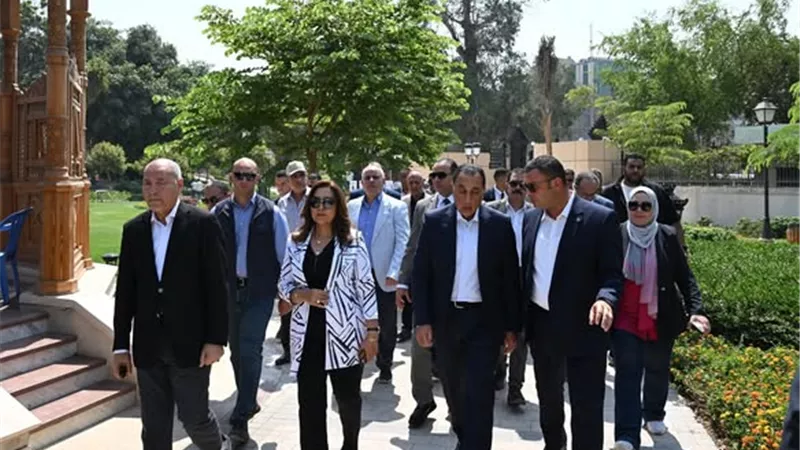 رئيس الوزراء يتفقد مشروع إحياء حديقة الأزبكية التراثية بعد الانتهاء من الأعمال