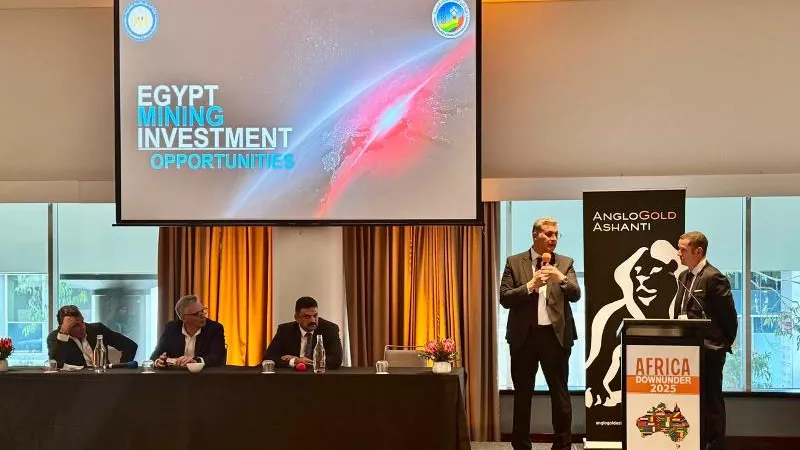 مباحثات لتطوير منجم إيقات ووضعه على خريطة الذهب العالمية