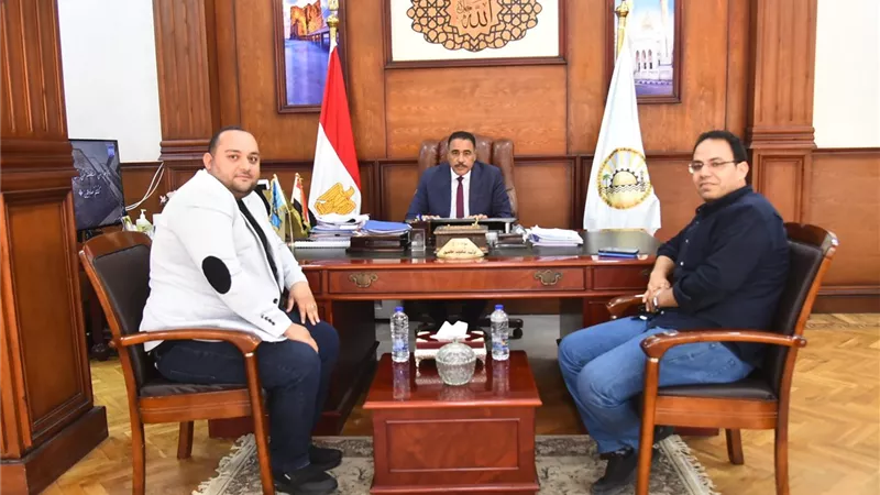 محافظ مطروح يستقبل مدير مركز القلب ويناقش تطوير الخدمات الطبية