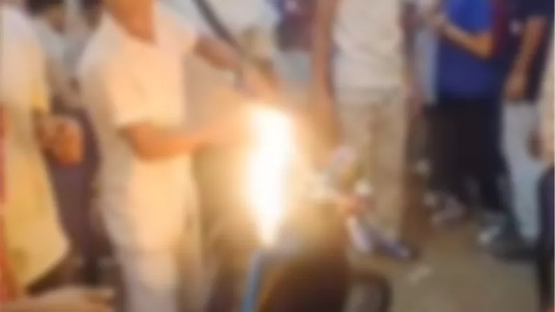 ضبط عاطل فتح غطاء الوقود اشعل النيران فى دراجته النارية