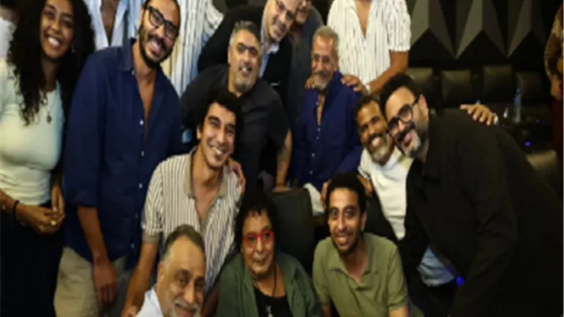 محمد منير يشيد بأسرة فيلم 