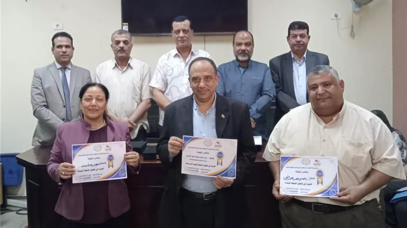 مدير تعليم سوهاج يكرم الفائزين في مسابقة 100 معلم مبدع