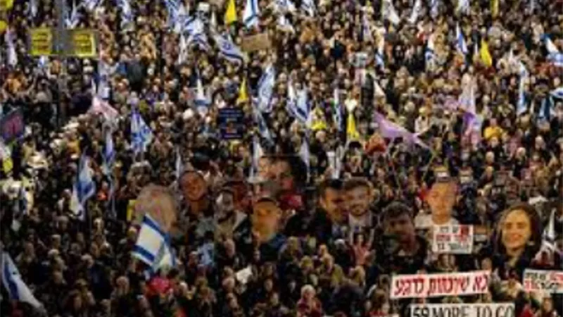عائلات المحتجزين الإسرائيليين: ندعو الحكومة لقبول الاتفاق الذي ردت عليه حماس بالإيجاب والتفاوض فورا