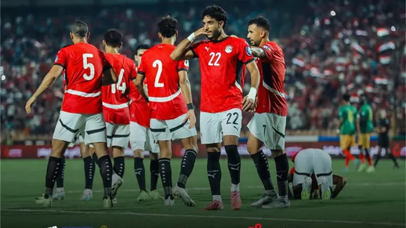 رد فعل حسام حسن على قرار صلاح بترك ضربة الجزاء لمرموش .. شاهد