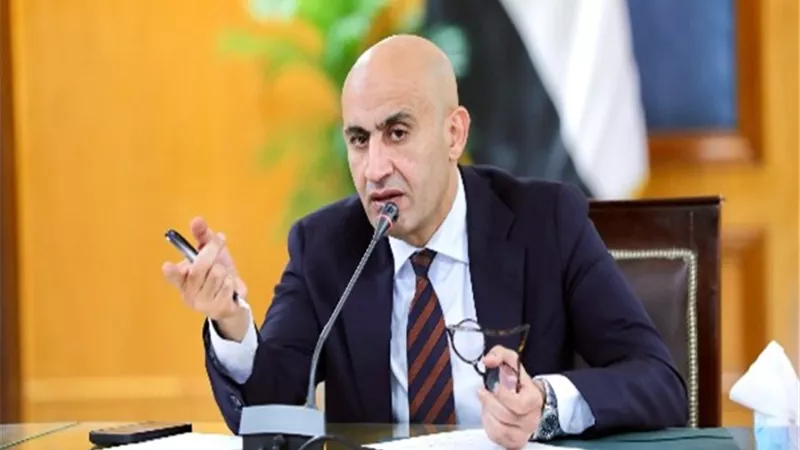 إلزام المدارس الدولية بتدريس المناهج القومية