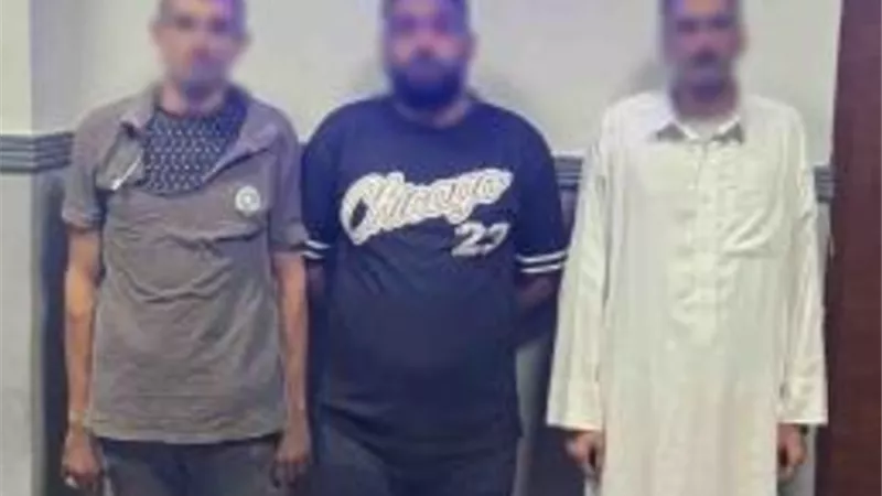 الداخلية تكشف تفاصيل فيديو لتعدى عدد من الأشخاص على آخر