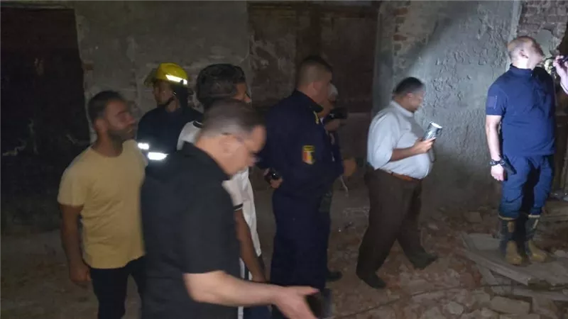 مصرع طفل وإصابة شخصين في انهيار شرفة منزل بالشرقية