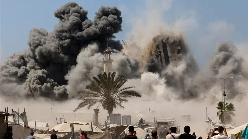 فلسطين وبريطانيا تبحثان جهود وقف إطلاق النار في غزة