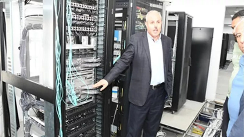 ︎رئيس جامعة قناة السويس يتفقد أعمال التوسعة في غرفة الداتا