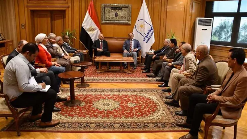 رئيس جامعة حلوان ومحافظ القاهرة يناقشان دعم الطلاب