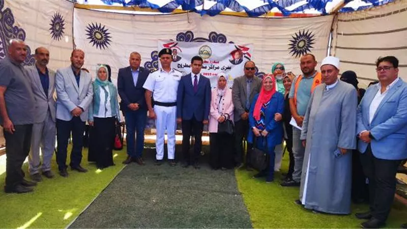 نائب محافظ مطروح يتفقد قافلة “مطروح الخير” بقرية الزويدة ببرانى