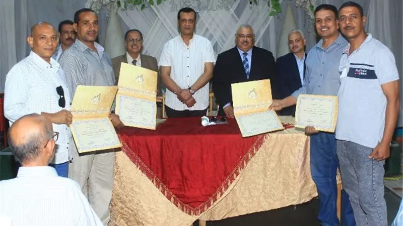 مدير تعليم سوهاج يكرم فرق الجودة بالمديرية والإدارات التعليمية