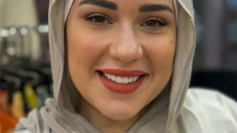 آسما شريف منير تعرب عن سعادتها بإرتداء الحجاب وتحذف صورها القديمة.. شاهد