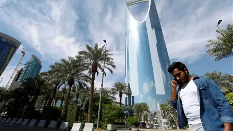 القطاع غير النفطي يدفع اقتصاد السعودية للنمو 3.9% بالربع الثاني