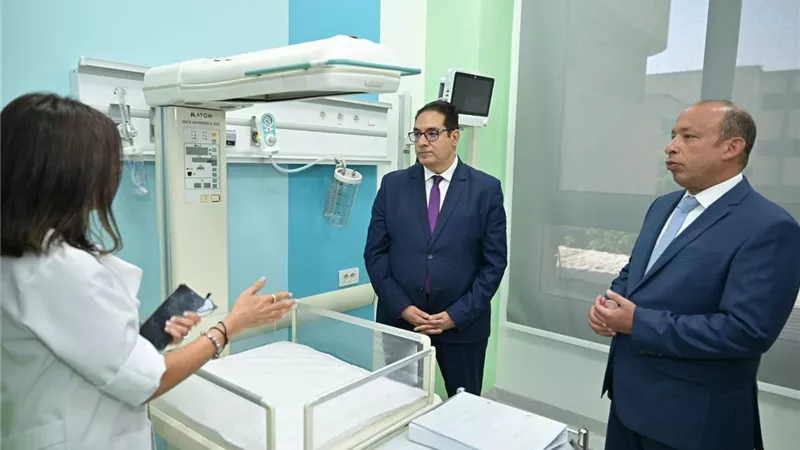 رئيس جامعة القاهرة يتفقد عمليات التطوير بطوارئ قصر العيني