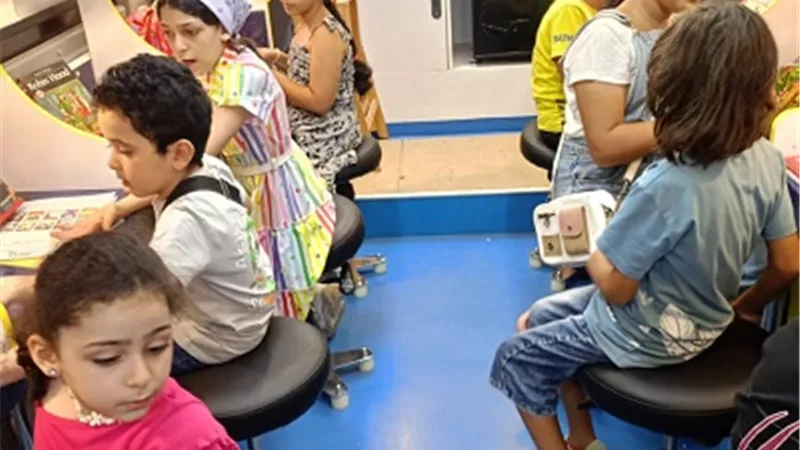 اقبال كبير على المكتبة المتنقلة فى مدينة بورفؤاد
