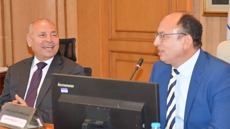 رئيس جامعة حلوان يستعرض إنجازات الجامعة منذ 2022 حتى الآن