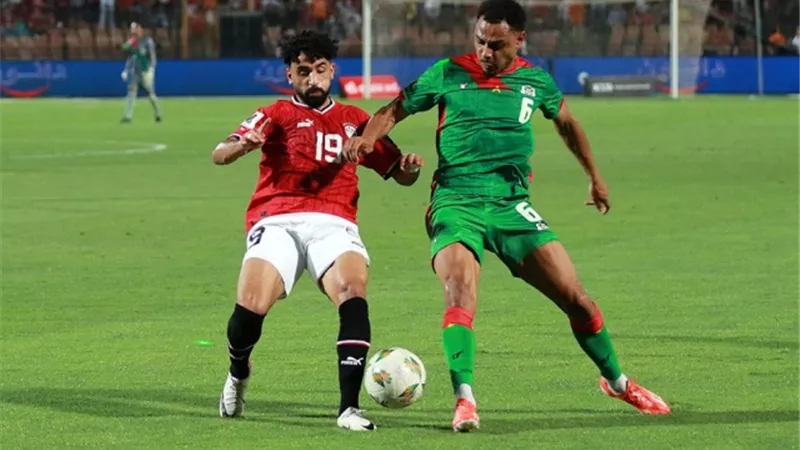 كاف يعلن طاقم تحكيم مباراة مصر وبوركينا فاسو بتصفيات المونديال