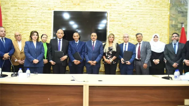 3 بروتوكولات تعاون بين محافظة مطروح وشركات البترول.. صور