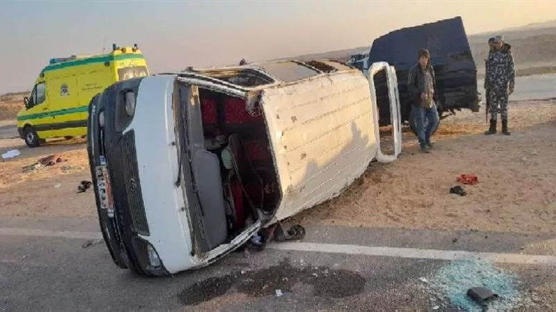 بالأسماء.. إصابة 14 شخصا في انقلاب ميكروباص بالمنيا