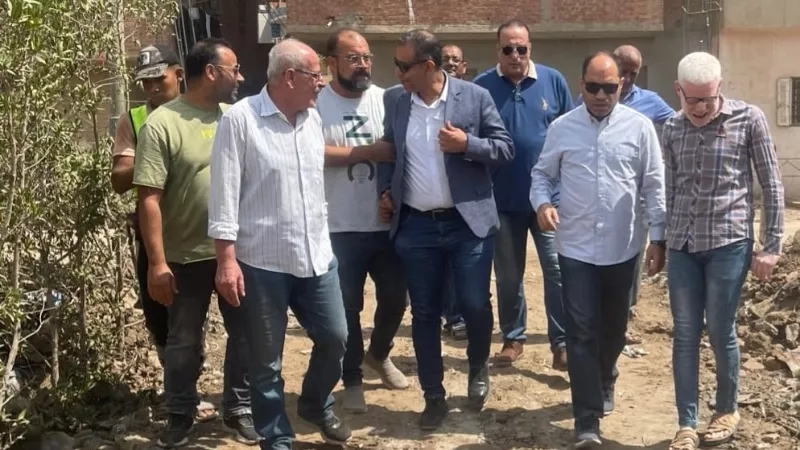 مدير الرياضة بالقليوبية يتابع استكمال بناء سور مركز شباب ميت راضى