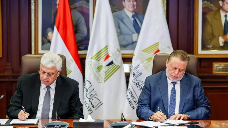 محافظ البنك المركزي ووزير التعليم العالي يوقعان بروتوكولي تعاون