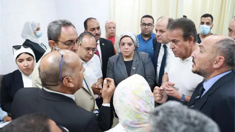 وزير الصحة يتفقد مستشفى قفط التخصصي