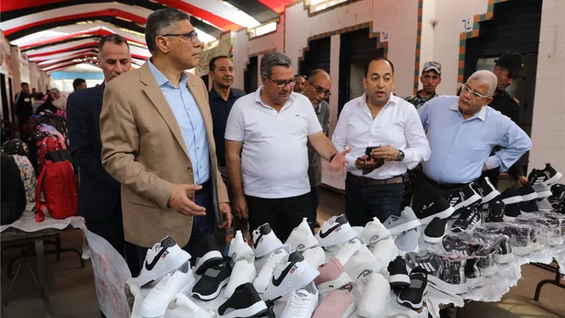 محافظ الجيزة يتفقد التشغيل التجريبي لمعارض أهلاً مدارس