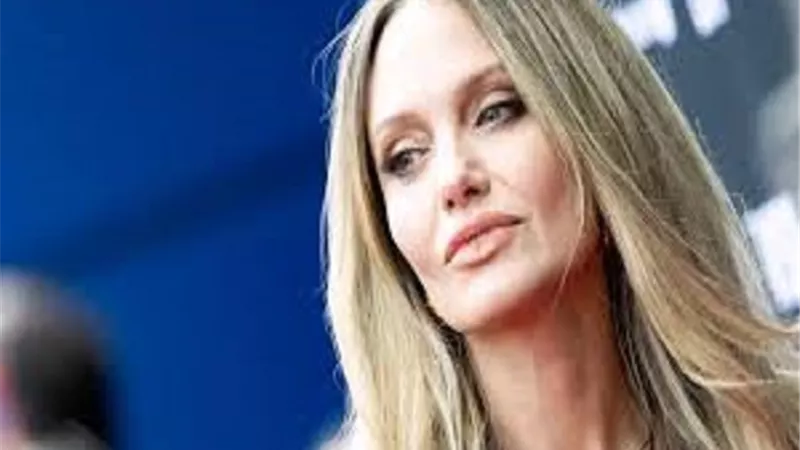 سر بكاء أنجلينا جولي في مهرجان تورنتو السينمائي الدولي